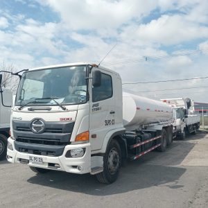 Camion Aljibe Hino año 2023 4×2 FG 1726 AT cap. 10.000 L # Ref.23
