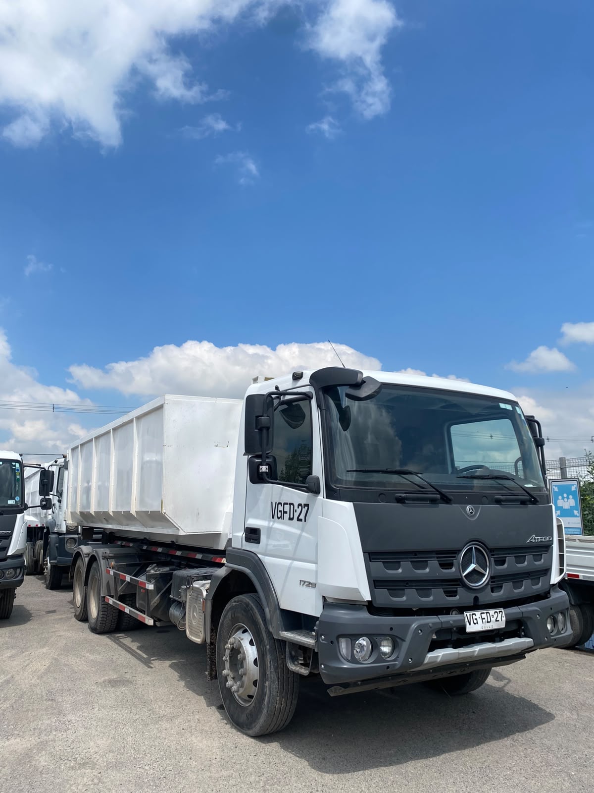Camión Ampliroll , Mercedes Benz Atego 1729 KO/48 AT 2026 REF#27 - Imagen 2