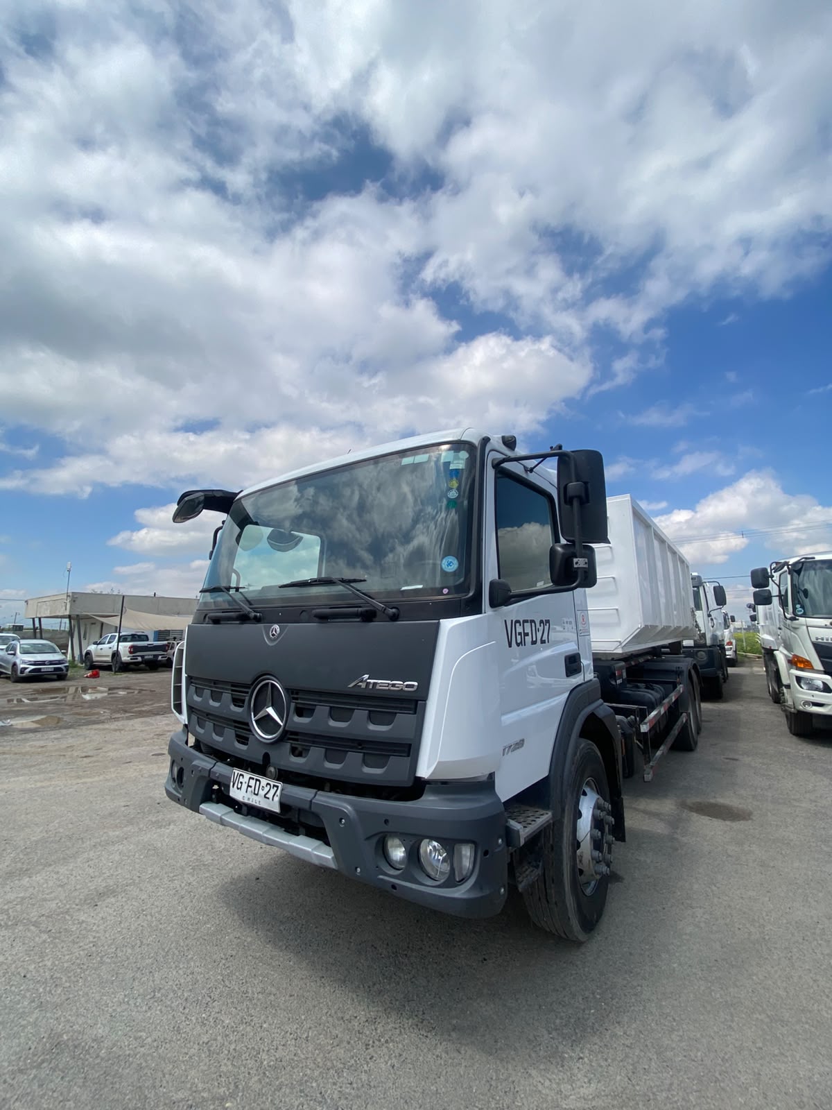 Camión Ampliroll , Mercedes Benz Atego 1729 KO/48 AT 2026 REF#27 - Imagen 5