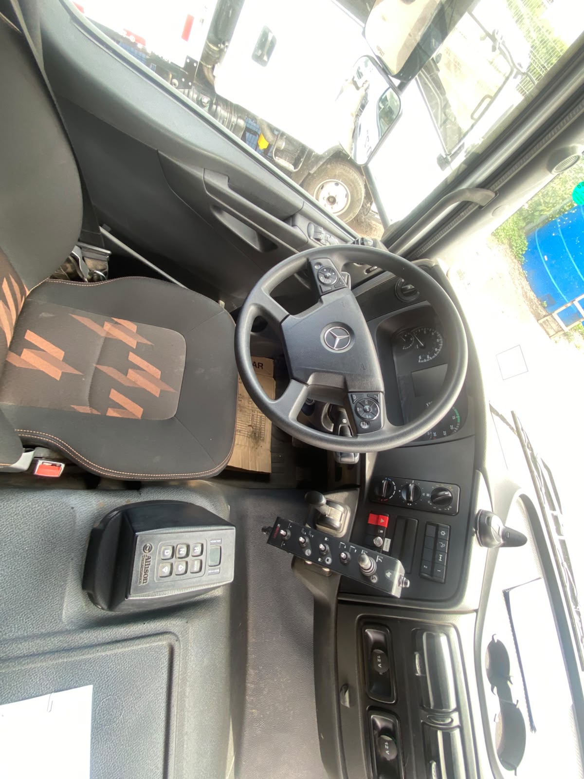 Camión Ampliroll , Mercedes Benz Atego 1729 KO/48 AT 2026 REF#27 - Imagen 9