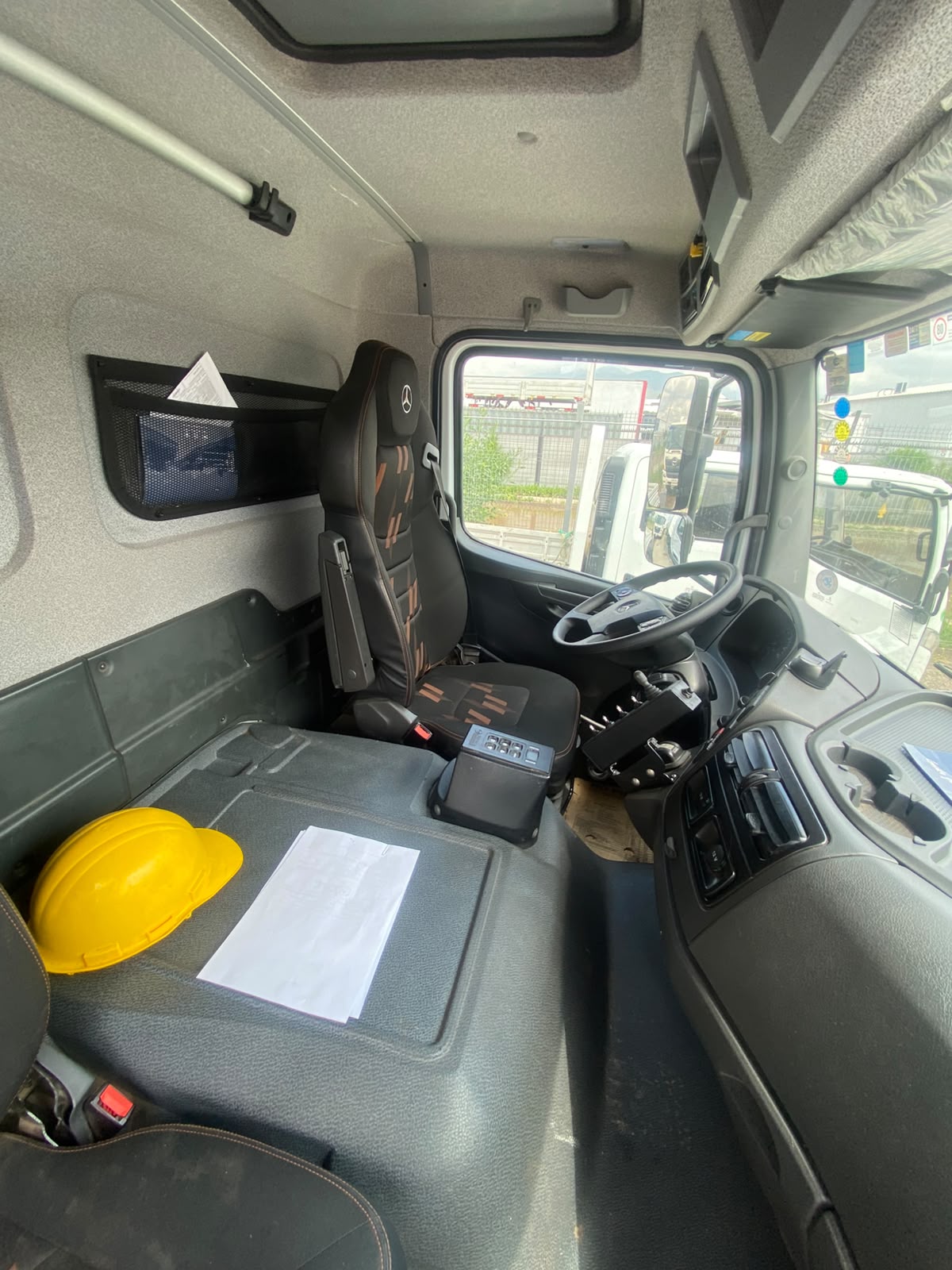 Camión Ampliroll , Mercedes Benz Atego 1729 KO/48 AT 2026 REF#27 - Imagen 11