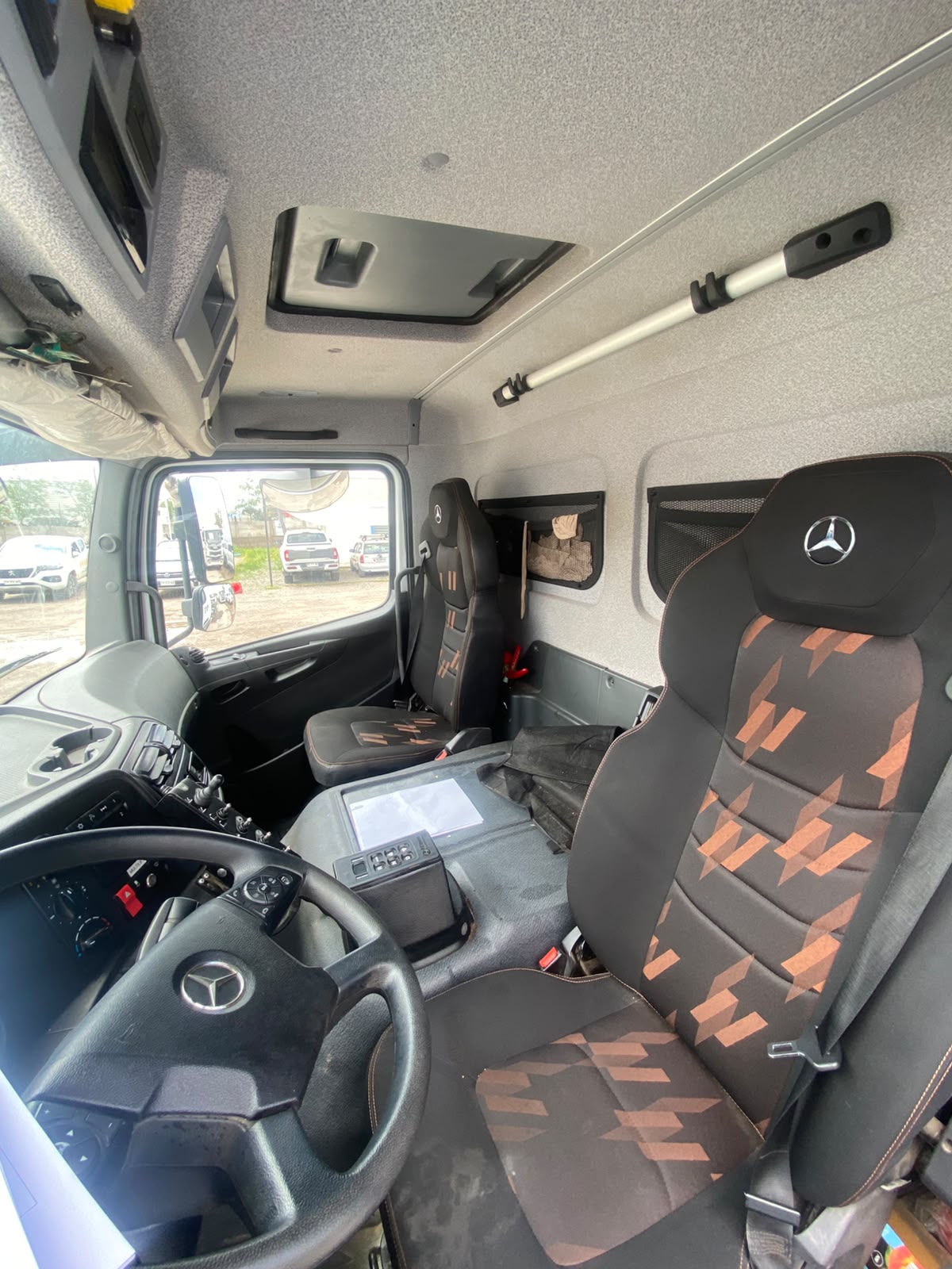 Camión Ampliroll , Mercedes Benz Atego 1729 KO/48 AT 2026 REF#27 - Imagen 14